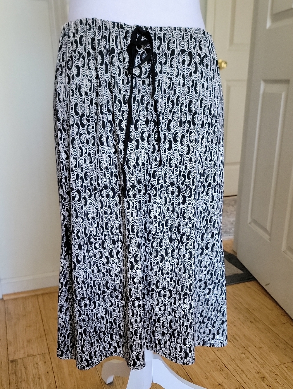 Max Studio Black & White Printed Drawstring Midi Skirt